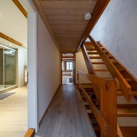 Large Apt In Town Center With Garden & Near Lake ブリエンツ